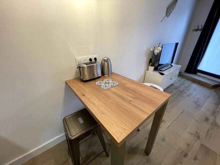 Alp Chartres - Cosy Studio Au Coeur De Chartres Avec Parking Eksteriør billede